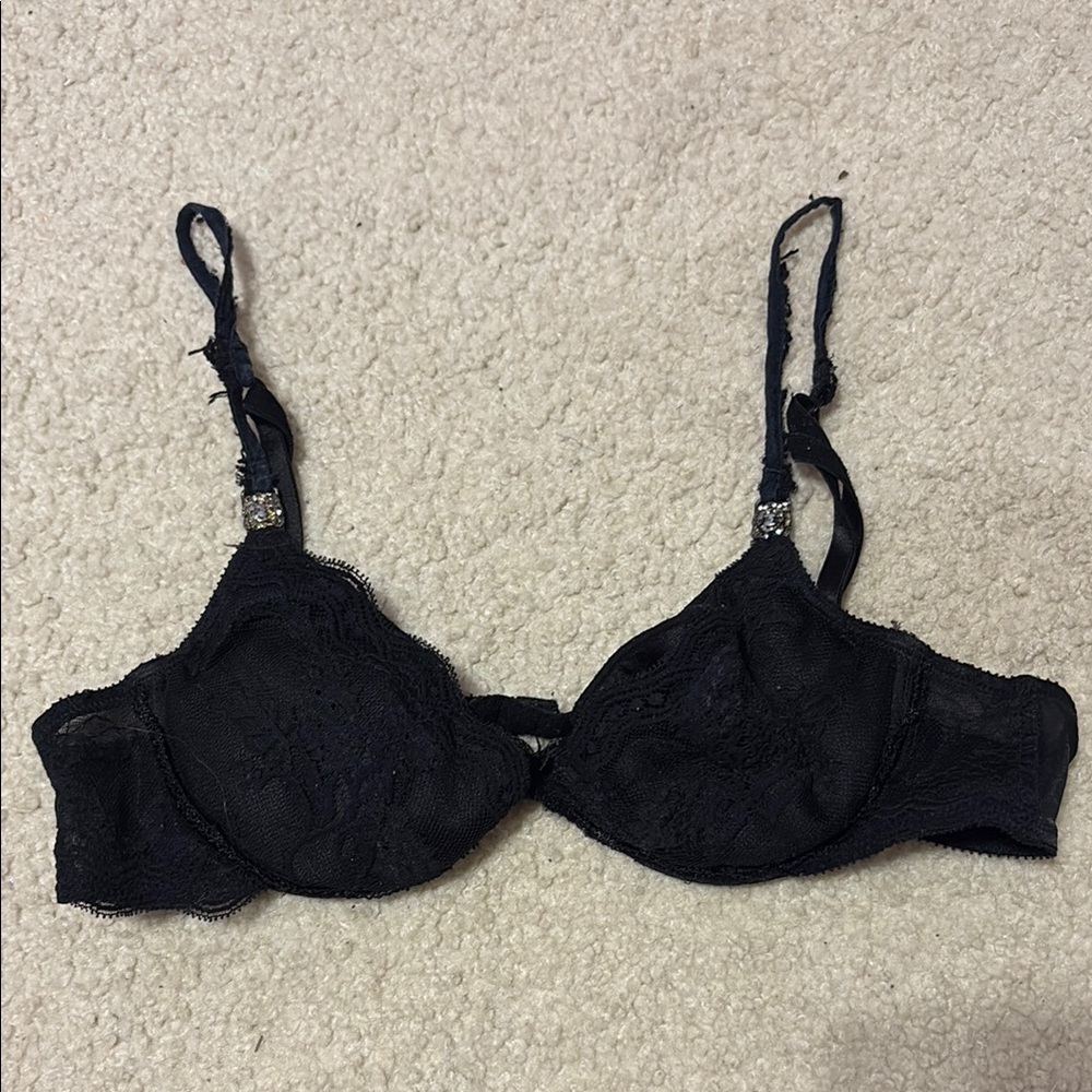 Black Felina Lace Underwire Bra With Adjustable Straps *